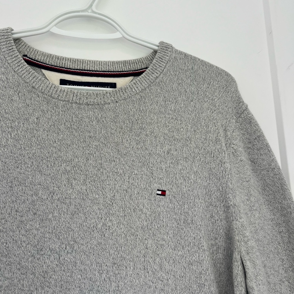 Tommy Hilfiger Classic Grey Pull over Sweater - Picture 4 of 9